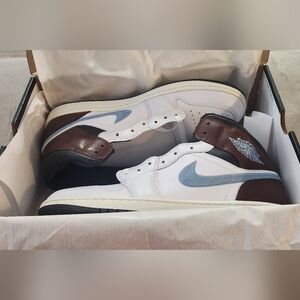 Air Jordan 1 Mid SE White and Brown Sneakers with Blue Accents